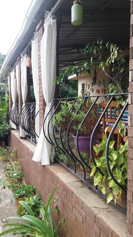Comfy Home-Tropical Garden & 5 Min Walk To Beach Tamarin Exterior foto